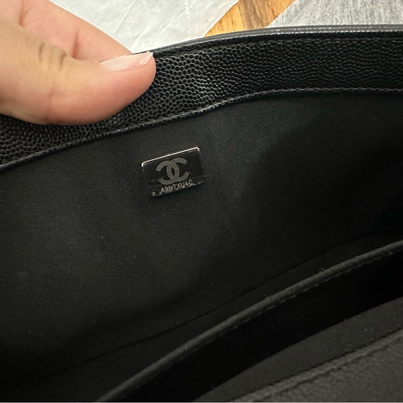 Chanel Boy Bag Caviar Quilted medium - Picture 7 of 15